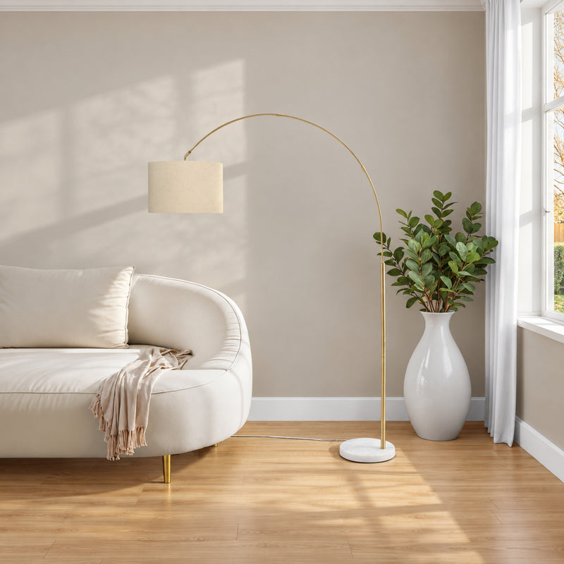 Lampe sur pied arquée - 79"H / Métal laiton / Beige - vue d’ambiance