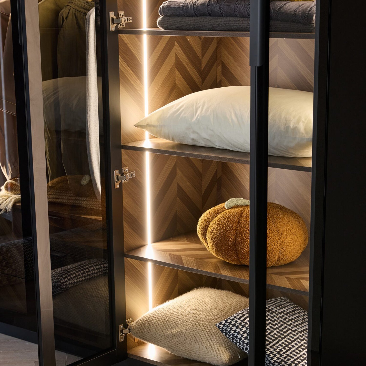 Alvero - Wardrobe - 4 Doors and 3 Drawers - Black and Wood